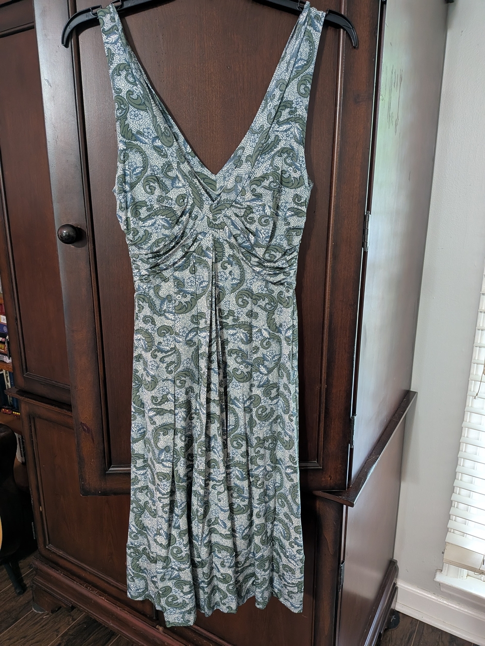 Sleeveless Green Paisley V-Neck Midi Dress